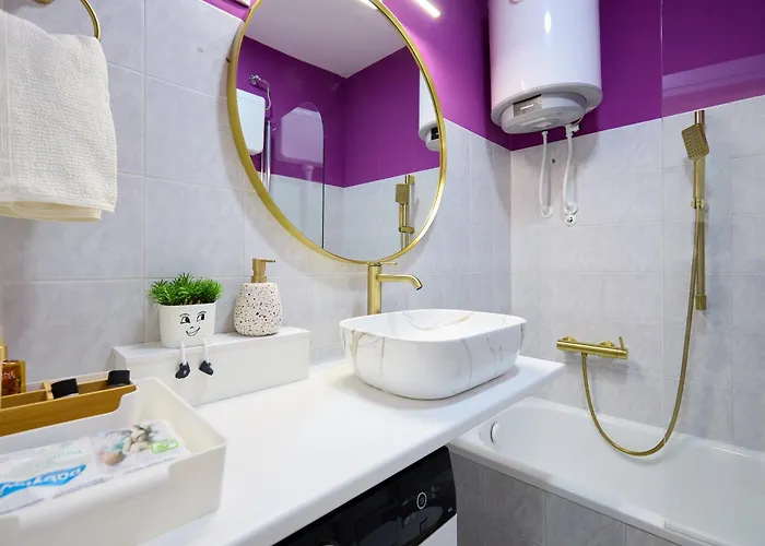 Golden Rose - Walking Distance 1 Km From Old Town Lägenhet *