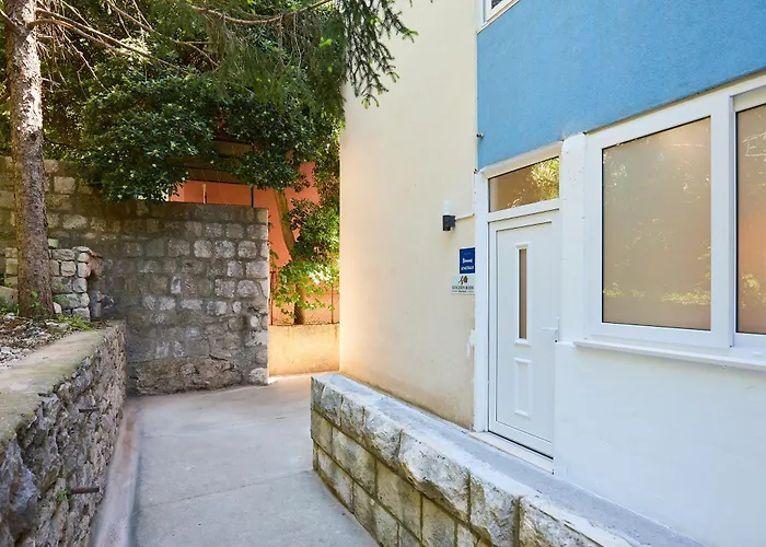 Golden Rose - Walking Distance 1 Km From Old Town