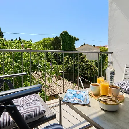 Apartment Golden Rose - Walking Distance 1 Km From Old Town *