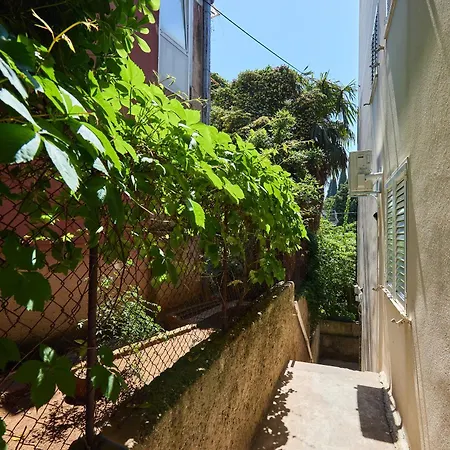 Golden Rose - Walking Distance 1 Km From Old Town Apartament
