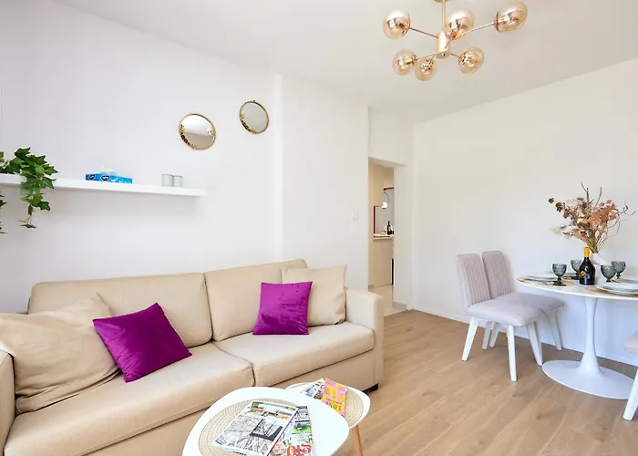 Golden Rose - Walking Distance 1 Km From Old Town Apartment *