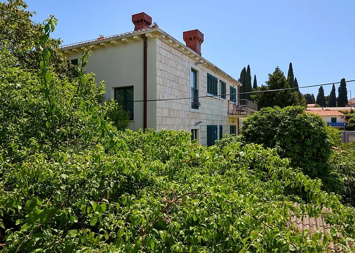 Apartman Golden Rose - Walking Distance 1 Km From Old Town