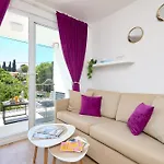 Apartman Golden Rose - Walking Distance 1 Km From Old Town